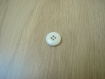 Cinq boutons plat de couleur blanc forme ronde   24-16  +3