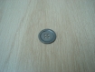 Cinq boutons emboutie métal de forme ronde   26-96