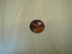 Deux boutons forme ronde translucide marron   9-18