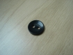 Cinq boutons plastique brillant noir forme ronde   26-15