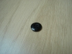 Cinq boutons plastique brillant noir forme ronde   26-74