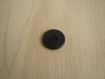 Trois boutons cuvette noir plastique   17-36