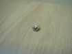 Cinq boutons à queu métal argenté avec inscription   4-49