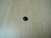 Cinq boutons pate de verre noir   10-41  +1