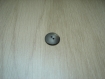 Cinq boutons gris noir marbré en nacre lisse   18-51  +1