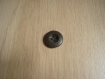 Quatre boutons gris avec creux au centre   14-91