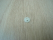 Cinq boutons pate de verre blanc ivoire    10-92