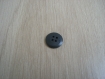 Cinq boutons gris anthracite en creux   14-26