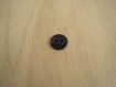 Trois boutons brillant noir forme ronde en creux   17-25