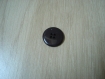 Quatre boutons forme ronde marron avec rebord   1-84