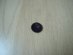 Quatre boutons forme ronde violet en creux   2-39