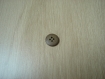 Cinq boutons forme ronde imitation bois claire  11-13  +1