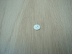 Trois boutons plastique mat blanc forme ronde   24-101