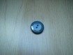 Bouton forme ronde bleu gris en bosse   15-24