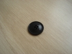 Cinq boutons forme ronde noir rebord et bombé   17-8