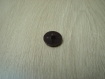 Deux boutons marron imitation cuir plastique   11-16