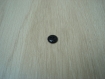 Trois boutons pâte de verre noir oeil de chat    10-93