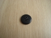 Trois boutons forme ronde noir brillant rebord   17-75