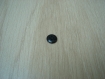 Deux boutons pate de verre noir en cuvette  10-91