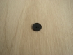 Trois boutons rond noir avec rebord fin   17-12