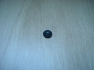 Deux petit boutons bleu gris avec creux    15-29