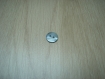 Petit bouton bombé gris nacré marbré  18-109