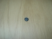 Petit boutons bleu gris nacré en creux   18-112