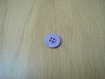 Deux boutons plastique violet avec rebord  2-81