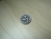 Gros bouton métal argenté avec dragon  20-60