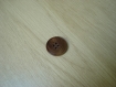 Deux boutons marron imitation bois rebord fin  11-93