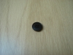 Deux boutons noir avec rebord fin  29-46