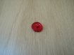Deux boutons à queu rouge en pate de verre fruit  22-45