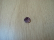 Deux boutons nuance de violet en creux au centre  2-84