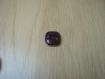  deux boutons forme carré arrondie violet et doré  2-86