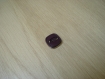  deux boutons forme carré arrondie violet et doré  2-86