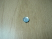 Deux boutons perle applatie bleu nacré  18-114