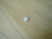 Deux perles pate de verre  blanc 11 mm  25-89