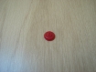 Deux boutons plastique creux rond rouge  22-43