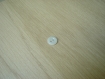 Petit bouton en pate de verre multiple forme blanc  17-108