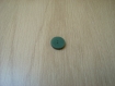 Deux boutons plat cranté en plastique vert  3-107