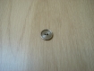 Deux boutons en metal argenté  20-66