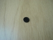 Deux boutons noir avec rebord plat  29-53