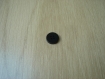Deux boutons noir avec rebord plat  29-53