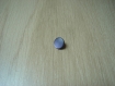 Deux boutons à queu violet nacré plat  2-94