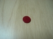 Deux petit boutons rouge nacré avec rebord  22-49