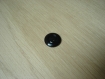 Trois boutons noir centre en creux  29-60