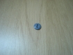 Deux boutons en pate de verre bleu en creux   28-57
