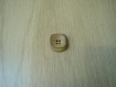 Deux boutons bois rond avec creux carré 6-70