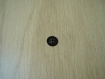 Deux boutons emboutie métal en creux centre  18-115