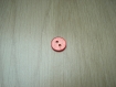 Deux boutons rouge creux reflêt nacré   22-87